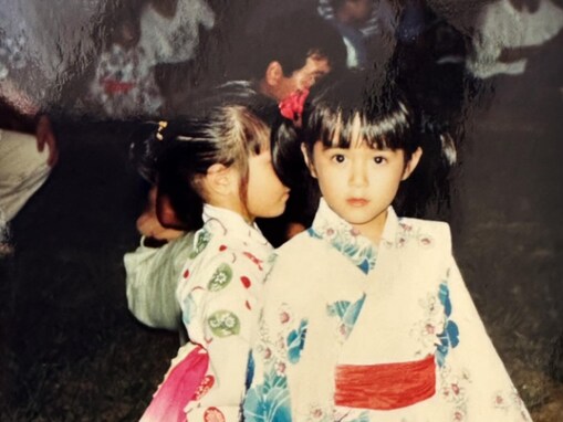 「すでに完成してますネ」比嘉愛未、美少女過ぎる幼少期ショットに大反響！ 「ミニ愛未かわいい〜」