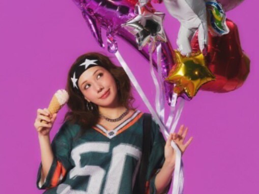 仲里依紗、“らしさが全面に出まくってる”派手コーデに反響！ 「全部かわいいかよ」「まぶしい」