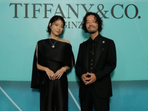 「本当に素敵なご夫婦」上野樹里、肩出しドレス姿でイケメン夫とのツーショット披露！ 「お似合いすぎ」