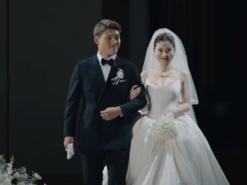 「こんなにも美しい花嫁は初めて」堂安律＆美人妻の結婚式ショットに反響「本当に愛し合っているお2人」