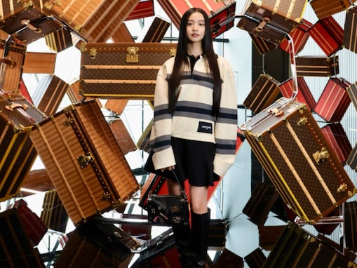 木村拓哉＆工藤静香の次女・Koki,、絶対領域コーデを披露！ ヴィトンの展示を楽しむ様子を公開