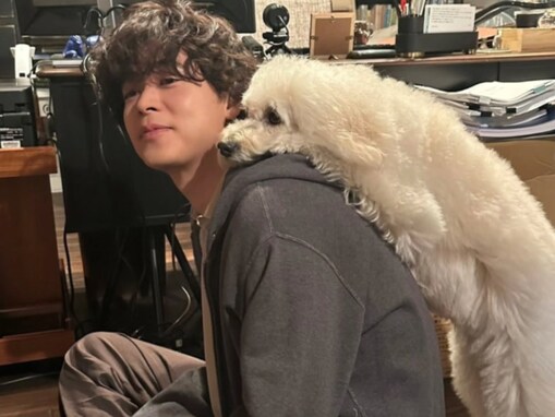 「破壊力半端なっ、、！」成田凌、“将軍”との仲良しオフショットに反響！ 「たまらん」「尊い」