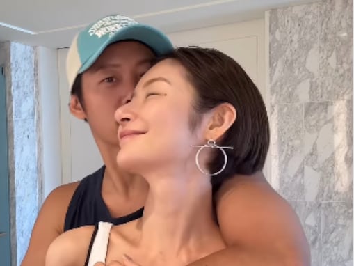 「こんな肌になりてえ〜」宮崎麗果、さすがにラブラブ過ぎる!? 夫婦ショット公開「スタイルとにかくよすぎ」