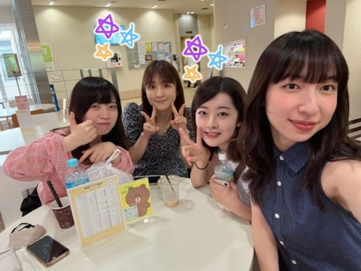 「同年代にしかみえん」小倉優子、21歳“元同級生”たちとの写真に反響！ 「違和感ないや」「えーやん」
