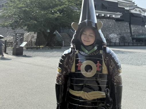 YOASOBI・幾田りら、熊本城で“武将”姿を披露「違和感ないくらい似合ってる」「こんな可愛い武将がいるとはw」