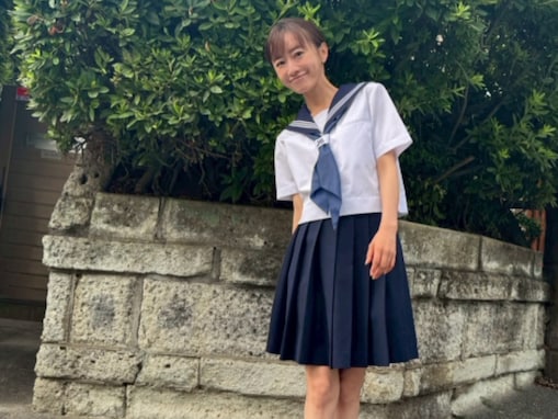 「細過ぎる」松本まりか、制服姿で美脚披露も「少しだけ無理があるかも」の声？ 「全然現役」