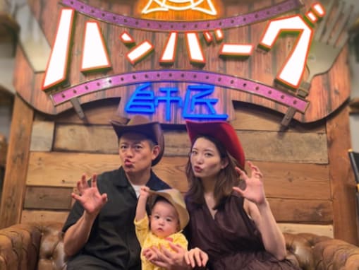 「ベビバーグ一歳のお誕生日」井戸田潤の妻・蜂谷晏海、息子の誕生日に家族ショット公開！ 「素敵な家族」