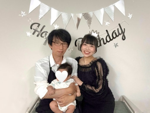 「若くて可愛いお母さん」27歳差夫婦の妻、24歳に！ 家族ショットに「こみつおくんがうらやましい！」