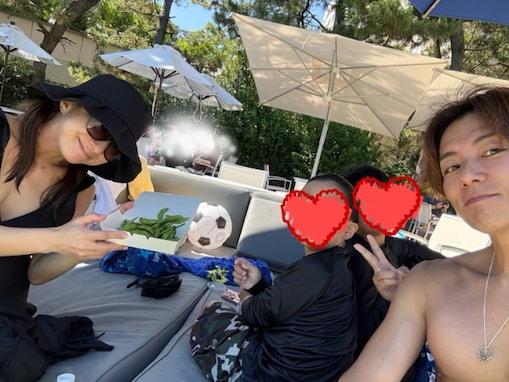 「沖縄旅行は、さすがに」杉浦太陽、妊娠中の妻・辻希美らとプールを満喫！ 家族旅行ショットに反響