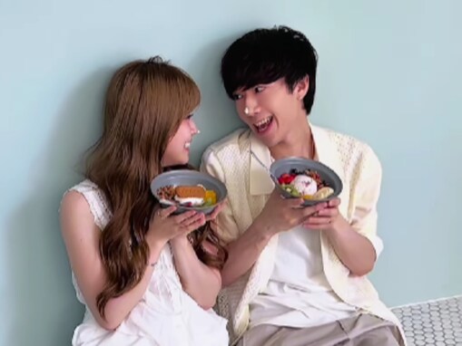 「美男美女」桜井美悠、YouTuber夫との撮影オフショット披露！ 「素敵だなぁ」「山岸夫婦可愛すぎ」