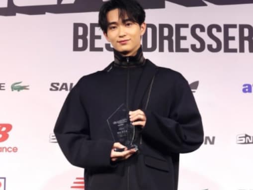 「顔ちっさ過ぎる」沢村一樹の次男・野村康太、圧巻スタイルの全身ショット披露！ 「高身長イケメンだぁ」