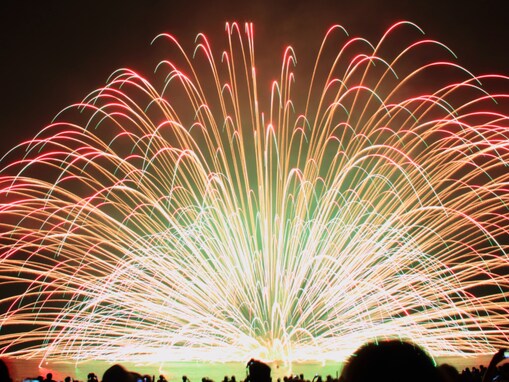 【2025年】スケールが桁違いな「近畿の花火大会」ランキング！ 2位「熊野大花火大会」、圧倒的1位は？