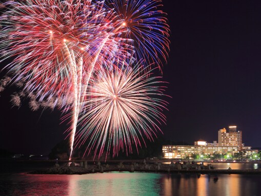 県外からでも行く価値がある「近畿の花火大会」ランキング！ 2位「南紀白浜花火フェスタ」、1位は？