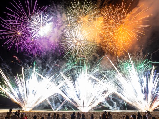 【2025】ロケーションが最高な「近畿の花火大会」ランキング！ 2位「南紀白浜花火フェスタ」、1位は？