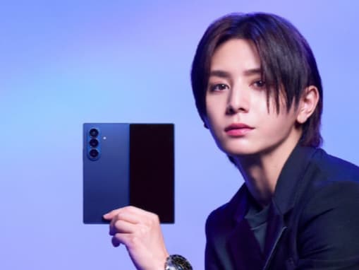 「携帯の扱いさえも」山田涼介、圧巻ビジュアルのスーツ姿にファン歓喜！ 「爆イケすぎ」「尊いです」