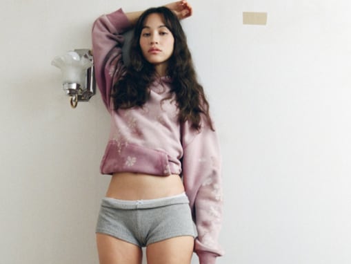 水原希子、ほっそりウエスト&超絶美脚が際立つ肌見せコーデ！ 圧巻スタイルの全身ショットに反響