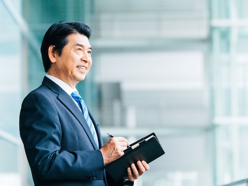 【2025年最新】校長先生の生涯年収、約3億8000万円!? 学校の先生の給与・退職手当のリアル