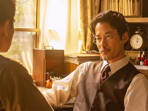 好きな「50代イケおじ俳優」ランキング！ 2位「竹野内豊」を5票差で抑えた1位は？