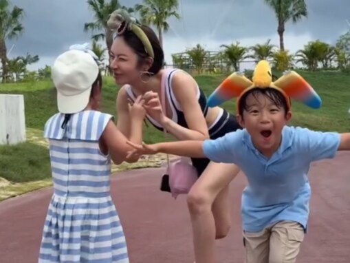 宮崎麗果、家族で沖縄新テーマパークを楽しむ！ 「良いパパすぎて素敵」「全力で楽しんでいる感じが最高」