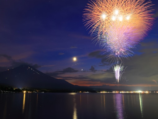 ロケーションが最高な「中部の花火大会」ランキング！ 2位「山中湖 報湖祭 花火大会」、堂々の1位は？