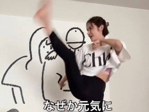 「スタイル良すぎてビビる」宮崎麗果、“喜びの舞”ショットに「めちゃ足上がって凄っ」「細すぎます」驚きの声