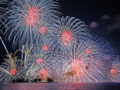 スケールが桁違いな「中国・四国の花火大会」ランキング！ 2位「松江水郷祭 湖上花火大会」、1位は？