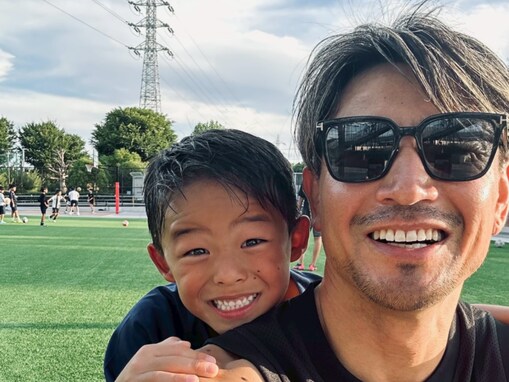 「チビ魔裟斗っちって感じ」魔裟斗、そっくり息子との顔出しショットを公開！ 「ダブルイケメン」