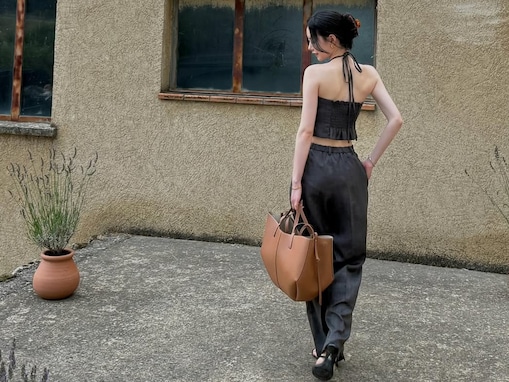 元カップルYouTuber、フランスの大自然で圧巻スタイル披露「雰囲気と空間全部おしゃれすぎる」「上品」