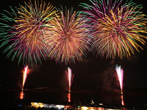 ロケーションが最高な「九州の花火大会」ランキング！ 「筑後川花火大会」を19票差で抑えた1位は？
