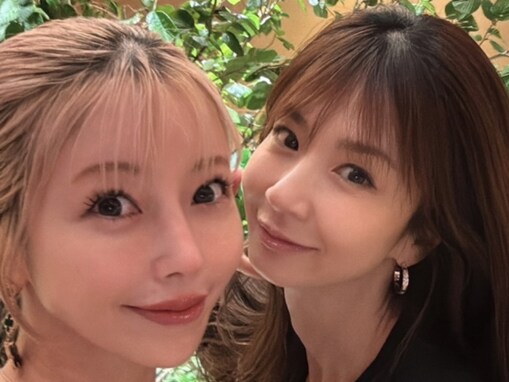 「2人とも後ろ肌見せワンピ」レイザーラモンHGの美人妻、ほしのあきとの最新ショットを公開！