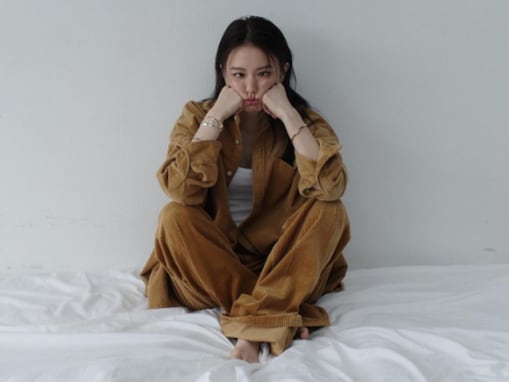 「寄り目だいすき！」山本舞香、モデル撮影時のオフショットに反響！ 「いろんな表情が視れて最高」