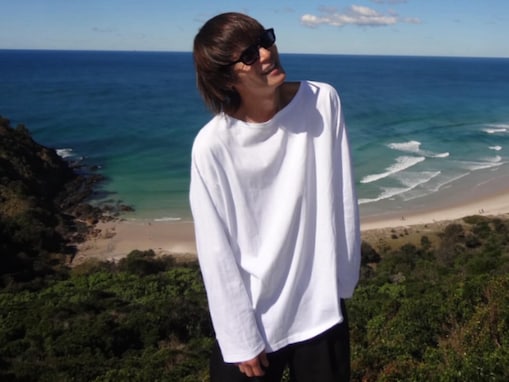 「なんちゅうかわいい顔で笑うん」窪田正孝、海外での最新ショット公開「可愛いとカッコいいが大渋滞」