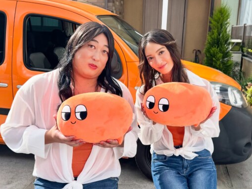 「不思議と似てる」菜々緒、ロバート秋山との“双子姉妹”ショット披露！ 「最高」「双子なのに倍ある」