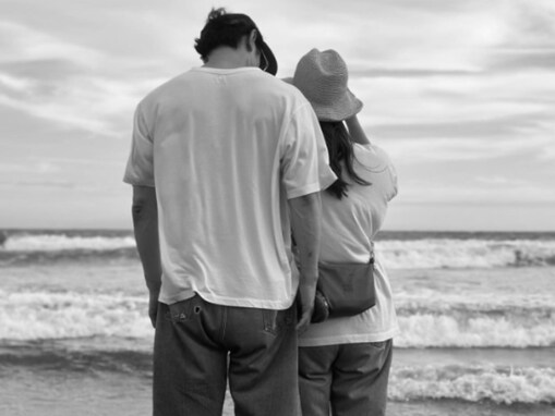 「CDジャケットみたい！」藤本美貴、息子撮影の“私のオトコと海ショット”を公開！「めっちゃエモい」