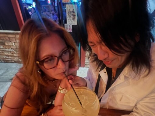 GLAY・TAKURO、美人妻との密着ラブラブショット公開「なんて素敵な旦那さん」「キャー素敵すぎる2人とも」