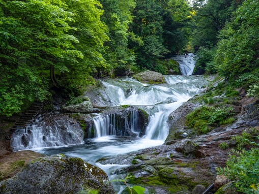 夏に行きたい「長野県の穴場秘境」ランキング！ 2位「おしどり隠しの滝」、1位は？