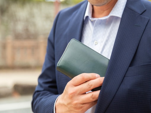 「先生の給料はどこへ？」公立学校の教職員、4人中3人が経験する「自腹」の衝撃実態