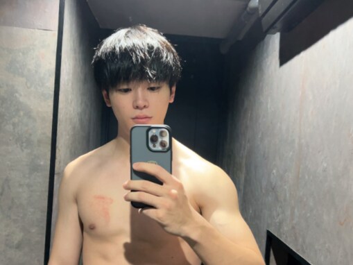 「これはモテる」980万人超えYouTuber、肉体美に称賛の声！ 「筋肉えっぐ」「努力すご過ぎ」