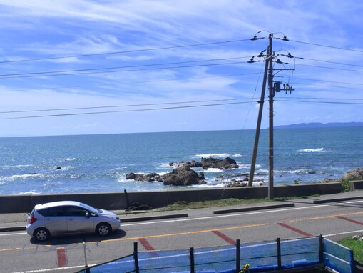 夏に行きたい「新潟県の絶景ドライブスポット」ランキング！ 「笹川流れ」沿いルートを抑えた1位は？