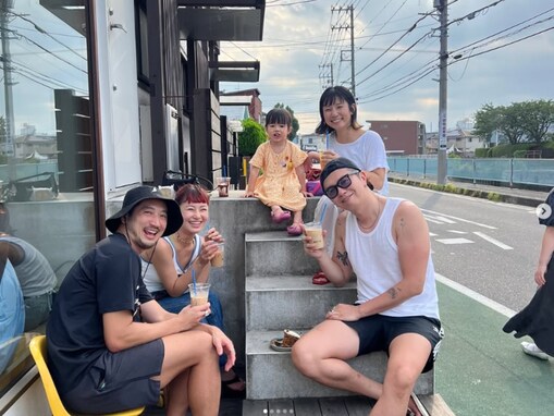 村上佳菜子、楽しそう過ぎる夏満喫ショットを公開！ シュールな顔パック写真に「最高だよ」の声