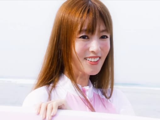 「そんなに上手いとは」深田恭子、ハワイでサーフィンする姿を公開「凄〜い！」「足綺麗すぎるってばよ」