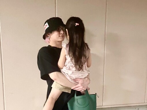 「表情がパパみたい」佐久間大介、めいっ子を抱っこする姿に「美人ちゃんって分かる」「大きくなってる」の声