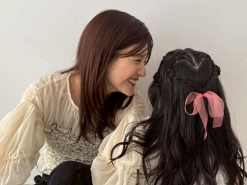 「お母さんの表情になってる」長谷部誠のモデル妻、娘との2ショットに反響「すごくかわいい」「最高」