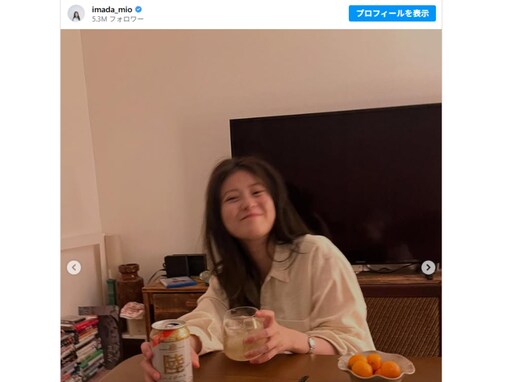 「流石に大優勝」今田美桜、自宅？ でお酒を飲むラフショットに反響「えぐい」「ありのままの表情」