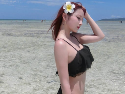 辻希美の長女・希空、「念願の竹富島」で圧巻スタイルの水着姿を披露！ 美脚際立つTシャツ姿も