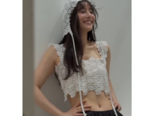 「生へそ超ヤバい」新木優子、美ウエスト＆圧巻スタイル際立つモデルショット「これはあかん可愛すぎるやろ」
