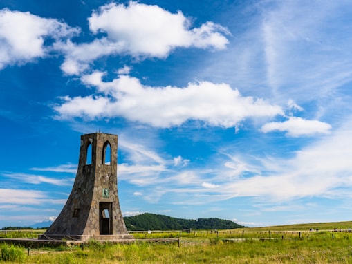 長野県で「夏に行きたい穴場の温泉地」ランキング！ 同率2位「秋山郷」「美ヶ原高原温泉」、1位は？【2025年調査】
