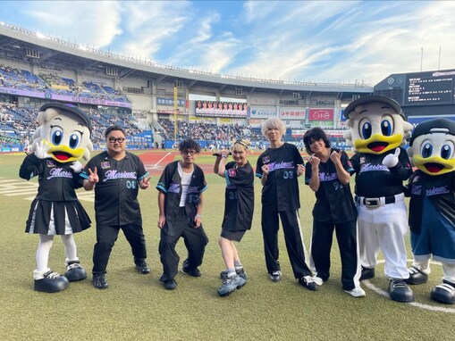 「礼賛ユニ良すぎです」サーヤ、礼賛メンバーとマリーンズユニショット公開！「似合っててかわいい！」