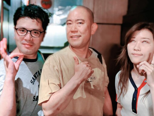 「全員魅力ゼロの一枚」ヒコロヒー、同期芸人との収録後ショットに「いっちゃってる（笑）」の声！