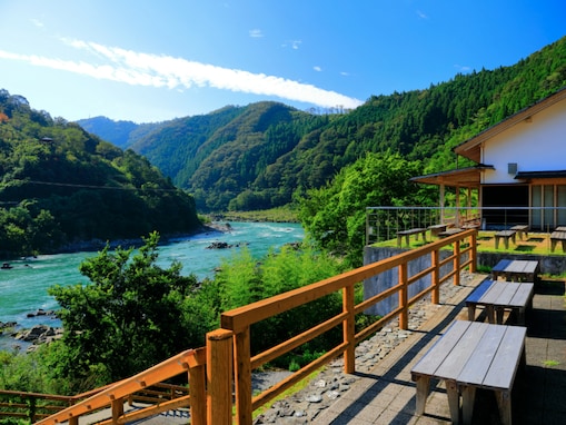 好き＆行ってみたい「高知県の道の駅」ランキング！ 2位「四万十とおわ」、僅差の1位は？【2025年調査】